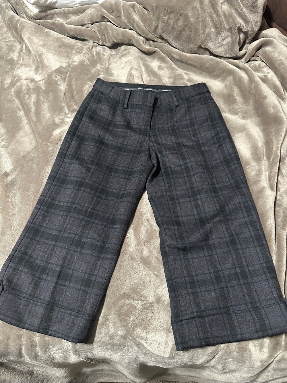 Express Women’s Dark Gray Plaid Dress Capris